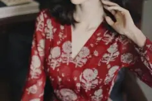 赵露思连日直播逆袭粉丝破纪录成带货女王斩获小红书第一人！